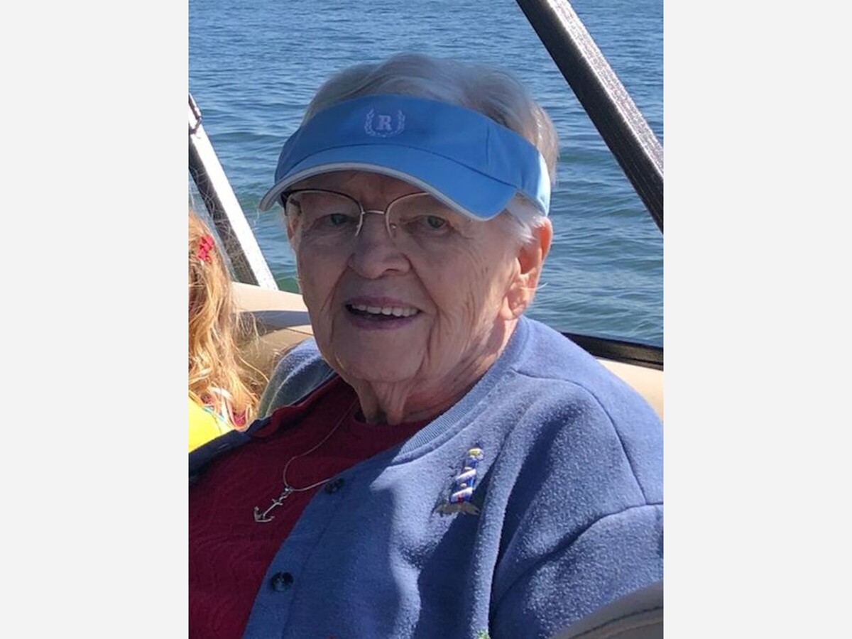 Margaret Dickinson, Mother of 2, Loved Spending Time With Her Grandchildren and Great-Grandchildren