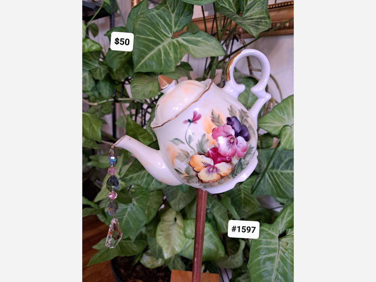 Garden Gems, by Amy Keeton, showcases their "Garden Teapot."
