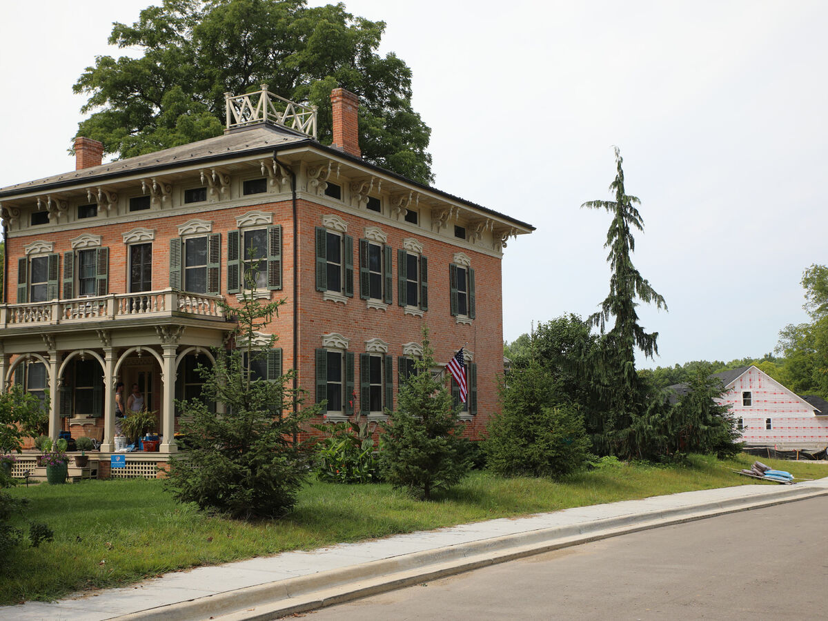 Historic Home Loses OnStreet Parking to Service New Condo Development