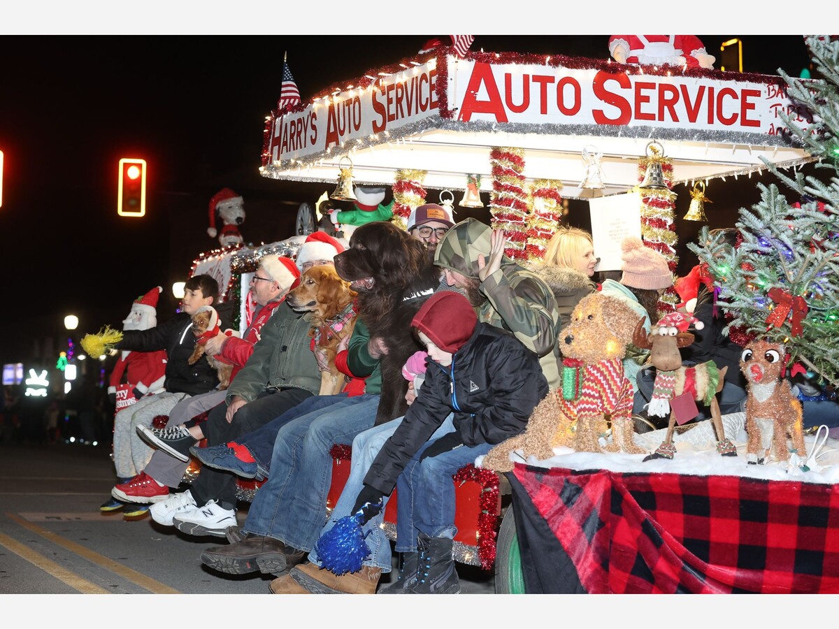 What You Need to Know About the Saline Holiday Parade Saturday The