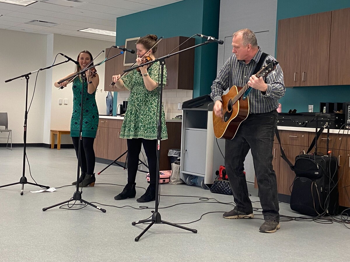 Local Trio Fiddle Pie Entertains Families for Pi Day 