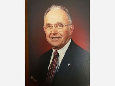 Glenn Haeussler, Decorated World War II Veteran, Farmed Into His 80s West of Saline