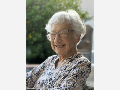 Lifelong Traveler Olga Mangold Delighted in Making Birthday Cakes for Children and Grandchildren