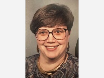 Carolyn Stegink, Mother of 3 Daughters, was an Expert Seamstress and Quilter Who Gifted Beautiful Creations