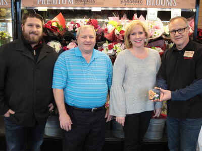 Saline Chamber and Busch's Present Prizes to Winners of Parade Raffle
