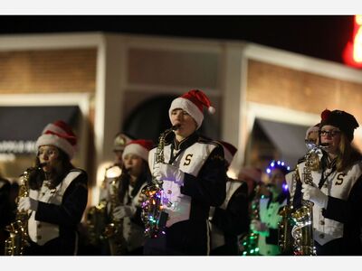  Home For The Holidays  Is The Theme of The 45th Annual Saline Winter Parade