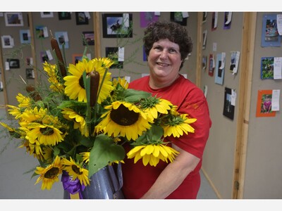 Diane Hammond Won Grand Champion at the Fair for her Arrangement of Sunflowers 