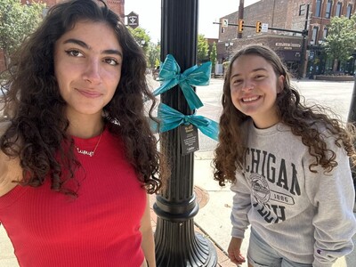 SHS Capstone Students Help Tie Michigan Teal in Downtown Saline