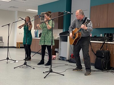 Local Trio Fiddle Pie Entertains Families for Pi Day 