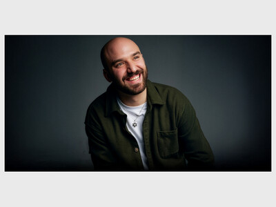 NYC Cabaret Artist Ari Axelrod L'chaim; To Life. To love. To You.